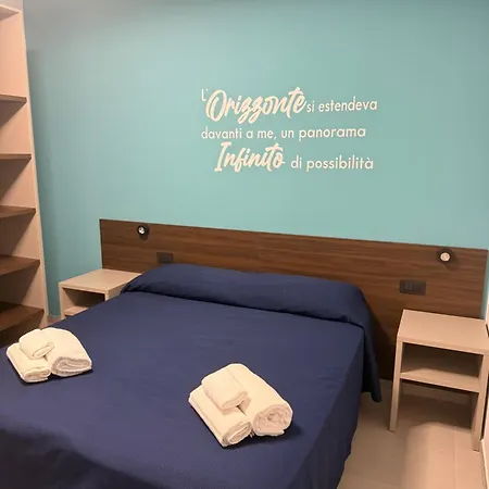 Alojamento de Acomodação e Pequeno-almoço Sunset Con Jacuzzi A 200m Dal Mare